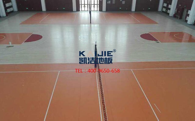 籃球館木地板保養(yǎng)維護(hù)應(yīng)該怎么去做才能做得更好——?jiǎng)P潔地板