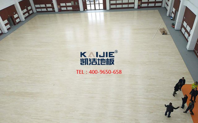 羽毛球木地板如何做好防腐防變防蟲——?jiǎng)P潔地板