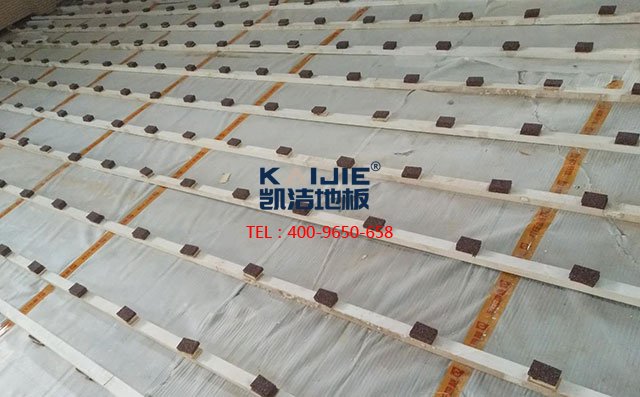 籃球館木地板為什么會變色？怎么預防籃球木地板變色？——凱潔地板