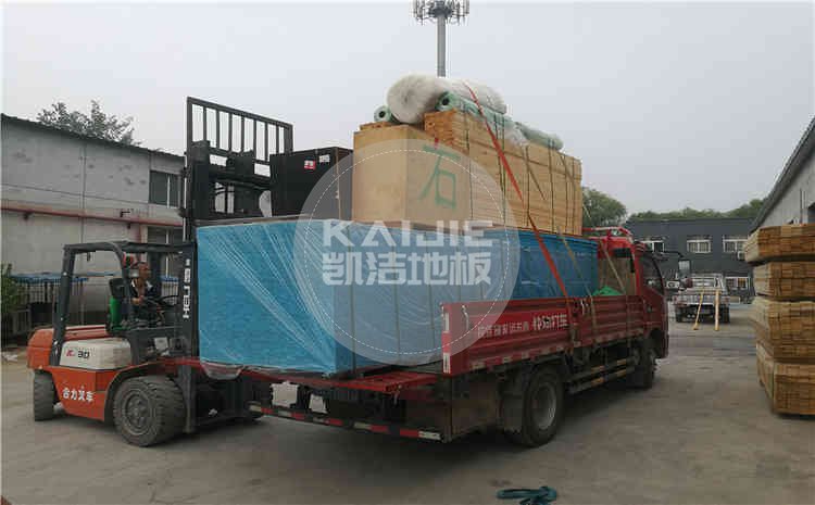 吉林籃球訓(xùn)練館專用木地板項(xiàng)目發(fā)貨