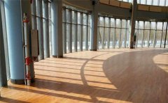 室內(nèi)籃球館木地板每平方價(jià)格是多少-凱潔地板