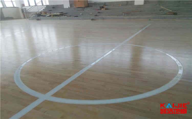 大型籃球場(chǎng)地板保養(yǎng)
